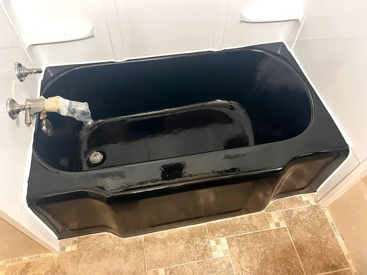 Worn bathtub before BathMasters refinishing on the Gulf Coast