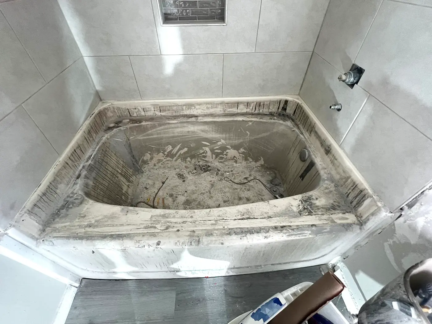 Stained cast-iron bathtub before BathMasters refinishing on the Gulf Coast